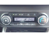 オートエアコン付きなので設定すれば自動的に過ごし易い温度に調整してくれますよ♪