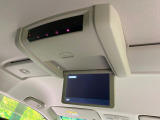 【フリップダウンモニター】大画面モニターで後席でもエンタメをお楽しみいただけます。小さなお子様にも大人気の装備です♪