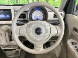 インテリアに合わせたデザインのステアリングは、運転される方のことも考え、運転しやすい形状、大きさです。是非一度、実際に触ってお確かめください。