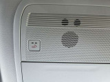 万が一の事故や急病時に心強いSOSコール。ボタン操作時やエアバッグ作動時に専門のオペレーターへ繋がり、警察・救急への通報やロードサービスの手配を迅速に行う、安心のコネクティッドサービスです。