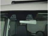 デュアルカメラブレーキサポート走行中に前方の車両等を認識し、衝突しそうな時は警報とブレーキで衝突回避と被害軽減をアシスト。