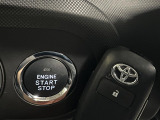 【スマートキー】カバンやポケットに入れたままでもドアの施錠・解錠が可能なスマートキーを装備。エンジンのオン・オフ時もカギを取り出す必要が無いからとっても便利です♪