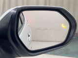 ウインカーミラーにはBSM(ブラインドスポットモニター)を搭載。隣を走る車両が死角に入るとLEDインジケーターを点灯。また、ウィンカーを出すとインジケーターも光って点滅!注意を促してくれます