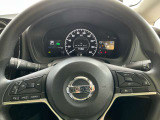 手元でナビの音量調整等が出来るのでナビの操作によるわき見運転を防止することが出来ます。