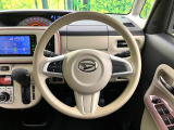 インテリアに合わせたデザインのステアリングは、運転される方のことも考え、運転しやすい形状、大きさです。是非一度、実際に触ってお確かめください。