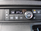 オートエアコンのお車ですので室内の温度をスムーズに調整してくれます♪