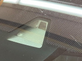 【ホンダセンシング】走行中に前方の車両等を認識し、衝突しそうな時は警報とブレーキで衝突回避と被害軽減をアシスト。より安全にドライブをお楽しみいただけます。