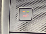 エアバッグ作動時や後突時、もしくは車内のSOSボタンを押した際に緊急通報オペレーターに連携し、救急・警察を手配します。更にオペレーターにも連携、お客様のご要望に応じてロードサービスの手配を行います。