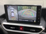 【全周囲カメラ】専用のカメラにより、上から見下ろしたような視点で360度クルマの周囲を確認することができます☆死角部分も確認しやすく、狭い場所での切り返しや駐車もスムーズに行えます。