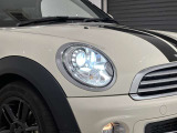 1目でMINIと分かる丸目のライトです。