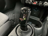 車両の詳細、ご質問につきましては、弊社営業スタッフまでお気軽にご連絡下さいませ。遠方のお客様には実車の詳細画像送信も承ります。