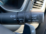 ■オートライト■車外の明るさに応じて、自動的にライトの点灯・消灯をしてくれます。トンネルが続くような道でも、いちいちライトスイッチを操作する必要がありません。消し忘れの心配もありません。