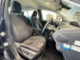 運転席も広々としており運転しやすい環境を実現しています☆室内クリーニングも実施済みです。