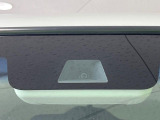 【ホンダセンシング】走行中に前方の車両等を認識し、衝突しそうな時は警報とブレーキで衝突回避と被害軽減をアシスト。より安全にドライブをお楽しみいただけます。