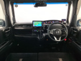 【前方視界】開放的な前方視界!運転がしやすく疲れにくいです♪窓が大きく、見通しがとっても良いおクルマですよ♪
