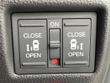 【両側スライドドア】駐車場で隣の車との間隔が狭く乗りにくい時、スライドドアなら安心!ドアオープン時も幅を取らず、開口部が広いので乗り降りがとっても簡単です。大きな荷物の出し入れも後席から可能♪