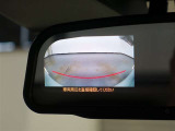 バックモニターで、後方を確認しながら安心して駐車することができます。運転初心者も熟練者も必須の機能ですよ!