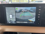 アラウンドビューモニターは4個のカメラを合成してまるで上から撮影した様な駐車場のどの位置にいるかとてもわかり易い機能です