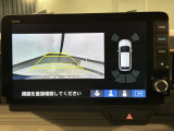 リバースギアに入れるだけで後方の表示へ切り替わります。夜間や雨の日の駐車も楽になりますよ。