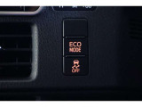 ECO走行モード選択とトラクションコントロール(横滑り防止機能)のスイッチが配置されています。