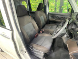 運転席まわりには十分なスペースがあり、大柄な方でもゆったり運転していただける環境です。