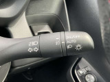 トンネル進入時や暗くなれば自動点灯するオートライトです。