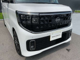 【LEDヘッドランプ】鮮やかな白色光で、クリアな視界を確保するLEDヘッドランプを装備しています。