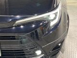 【LEDヘッドライト】悪天候や夜間走行時も良好な視界を確保し安心して運転できる高輝度LEDヘッドライトを装備!点灯速度が早く、消費電力も抑えられています。