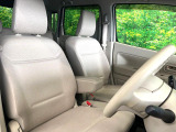 運転席まわりには十分なスペースがあり、大柄な方でもゆったり運転していただける環境です。