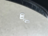 【ブラインドスポットインフォメーション】走行中、ドアミラーの死角になりやすい箇所に後続車が接近するとサイドミラー付近に警告を表示、ドライバーに注意喚起をしてくれます。