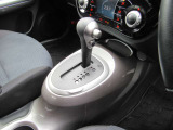 無段変速が魅力のCVT車です♪発進から加速までアクセルを一定にして走ることで滑らかに走ります♪車内も静かで振動もごくわずか!CVT車もATの一種なので、もちろんAT限定免許で運転OKです◎
