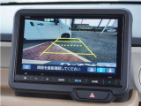 【バックカメラ】後方確認を支援する3つの視界、リアワイドカメラシステム。画面表示のビュー切り替えボタンを操作することで「ノーマルビュー」「ワイドビュー」「トップダウンビュー」の3種類の切り替えが可能。