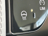 ハンドルグリップ部分を温めることができ寒い朝でも快適に運転することが可能です。