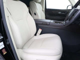 高いホールド性で運転姿勢が安定します。長距離ドライブでも疲れにくいのが魅力です。快適なドライビングライフをお送りください♪
