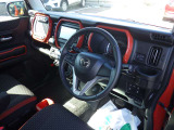 インパネ廻りと運転席です!シンプルにスッキリとまとまっています。運転操作に迷いにくくなっておりとても運転しやすいです。