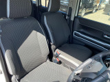 【運転席】座り心地が良いシートなので長時間の運転でも快適にお過ごしいただけます。新品のフロアマットのご注文も可能です。掲載箇所以外にご希望の写真がございましたらお気軽にお問い合わせ下さい。