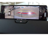 360&deg;ビューモニターでは、両サイドとフロント、バックカメラの合成で、あたかも上空から見下ろした様に周囲を確認して頂けます。駐車場だけでなく、T字路等でも活躍のアイテムです!