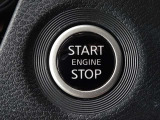 【プッシュスタート】キーが車内にあれば、エンジンの始動・停止はブレーキを踏んでスイッチを押すだけ!キーを取り出す手間を省き、ワンプッシュで操作するので簡単でスムーズ!