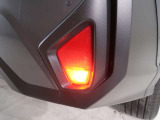 視界不良時の自車位置を後方の車両に認識を促すバックフォグを装備しています。