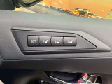【運転席ポジションメモリー付パワーシート】ワンタッチで記憶させていたシートの前後・リクライニングはもちろん、シートリフターも備えます☆快適なドライブをお楽しみ下さい♪