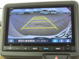 リアワイドカメラシステム!従来の視野に加えて、後方側方を約180&deg;まで見えるワイドビューと、後方を真上から見たような視野で駐車時などに便利なトップダウンビューの3つの視野があります!