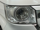 LEDヘッドライトは、点灯の瞬間から最大光量を発揮し、突然暗くなるトンネルなどでの安定感を高めます。