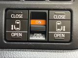 【両側パワースライドドア】スマートキーや運転席のスイッチで後席両側スライドドアの開閉が可能♪電動だから力を入れてドアを開ける必要が無く、小さなお子様でも簡単に開け閉めでき快適です♪
