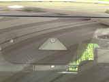 【スマートブレーキサポート】走行中に前方の車両等を認識し、衝突しそうな時は警報とブレーキで衝突回避と被害軽減をアシスト。より安全にドライブをお楽しみいただけます。