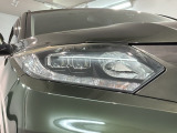 LEDヘッドライトは、点灯の瞬間から最大光量を発揮し、突然暗くなるトンネルなどでの安定感を高めます。