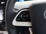 ステアリングスイッチ付き。前方から目を離すことなく操作することが可能です。
