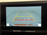 後方の見える安心をお届けするバックガイドモニター付:バックするときのアシストラインもあって楽々バック!車庫入れや縦列駐車をサポートし、苦手な駐車も安心です!今やもう手放せない装備ですネ♪