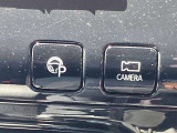 【パークアシスト】駐車時にハンドル操作をシステムが自動で行ない、ドライバーはアクセルとブレーキの操作と、周囲の安全確認に専念することができる機能です♪