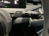 車外の明るさに応じでライトを点灯、消灯してくれるオートライト機能です☆お天気の良い昼間のトンネル走行などオートにしてると便利で安心です☆エンジン停止時にライトの消し忘れも無くなります☆