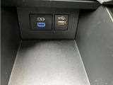 『U-Carつるた店はサービス工場も併設』 ※3ストール設備で買った後の整備も安心です※ 『U-Carつるた店はau携帯ショップも常設』 ※営業時間 AM9:30-PM5:00まで※